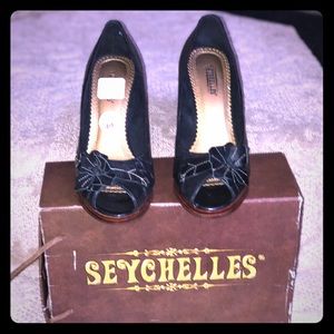 NWT Seychelles black open toe heels - size 7.5